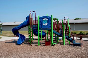 Gorgeous city park & playground area within walking distance